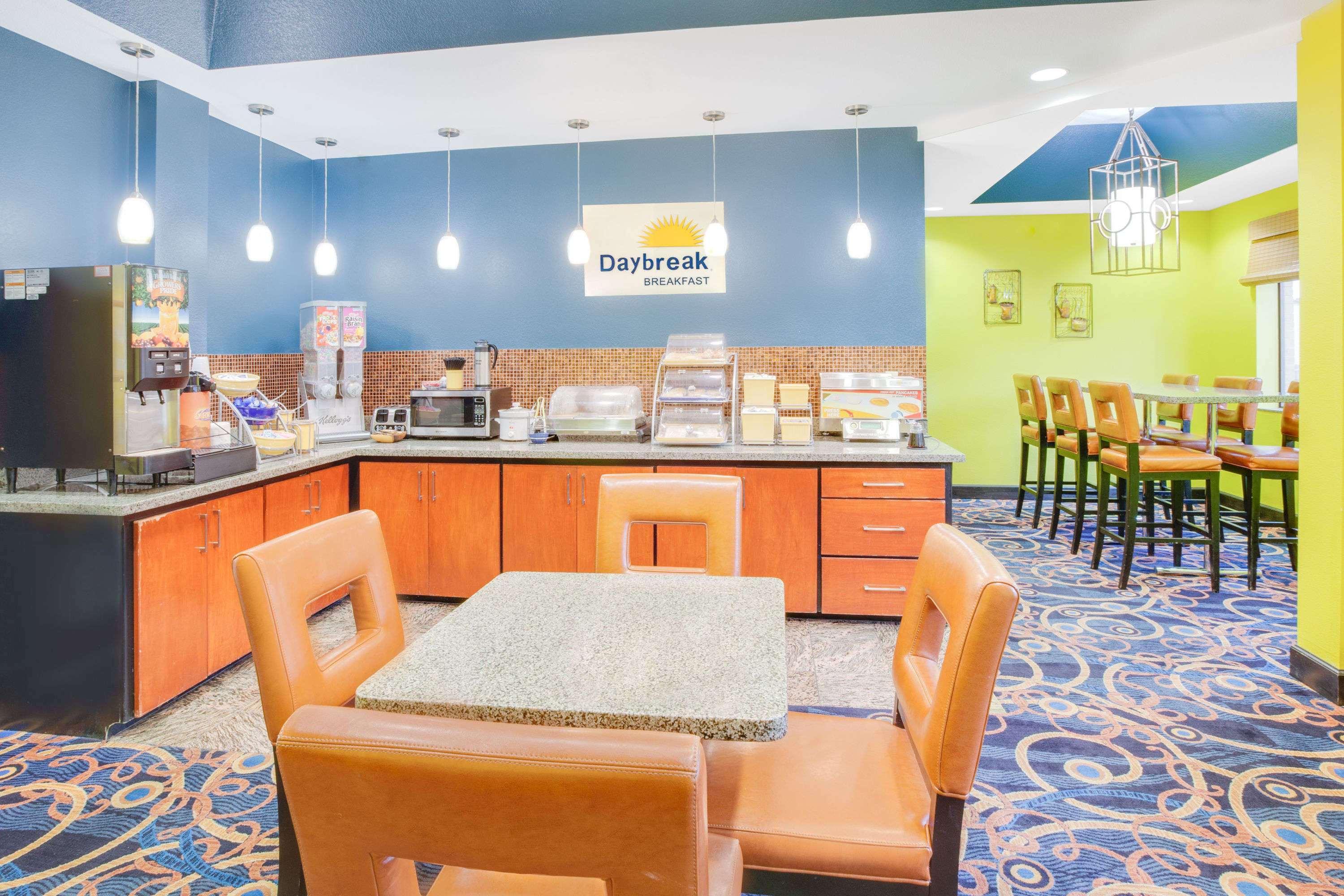 Days Inn & Suites By Wyndham Russellville Exteriör bild