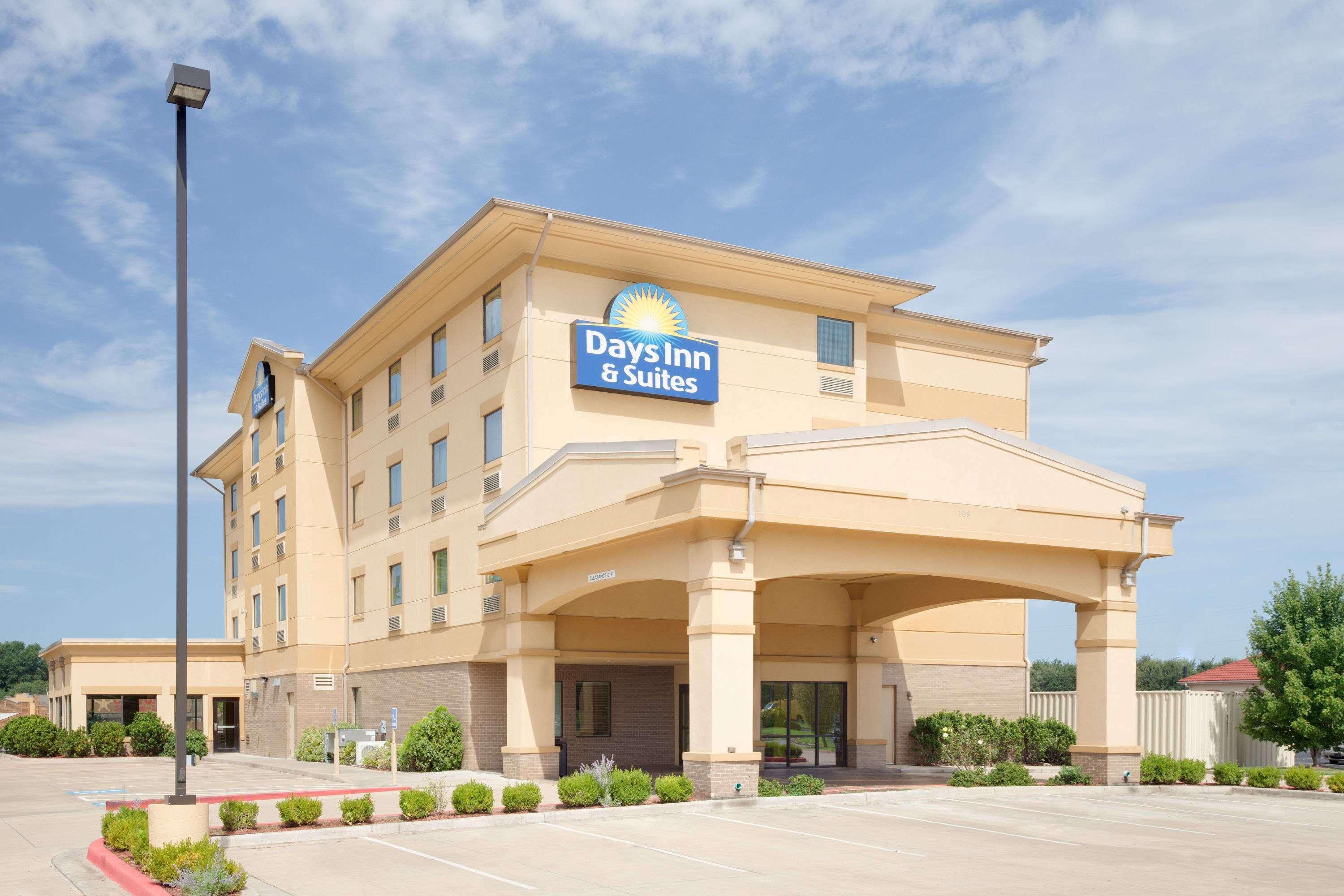 Days Inn & Suites By Wyndham Russellville Exteriör bild