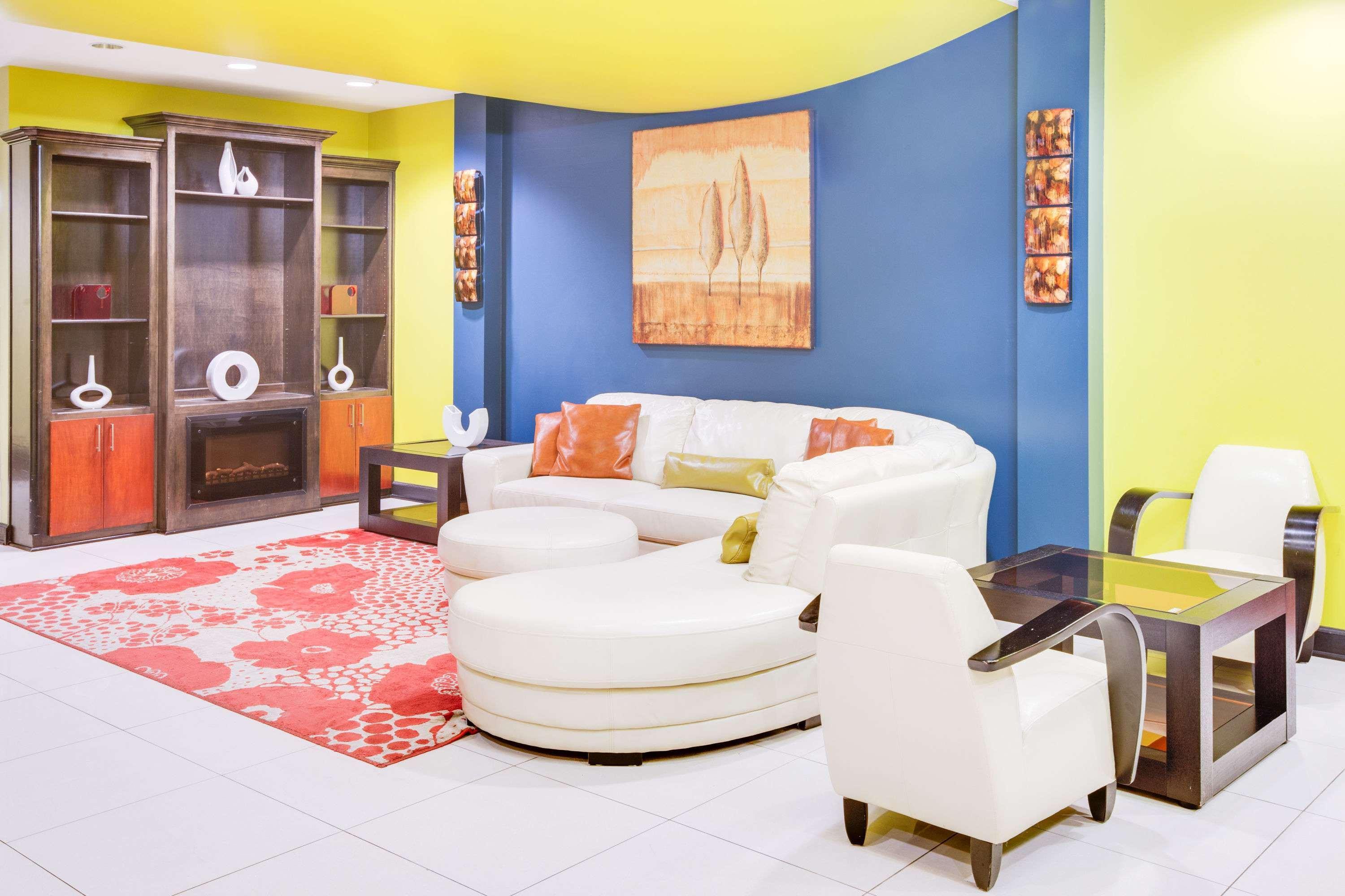 Days Inn & Suites By Wyndham Russellville Exteriör bild