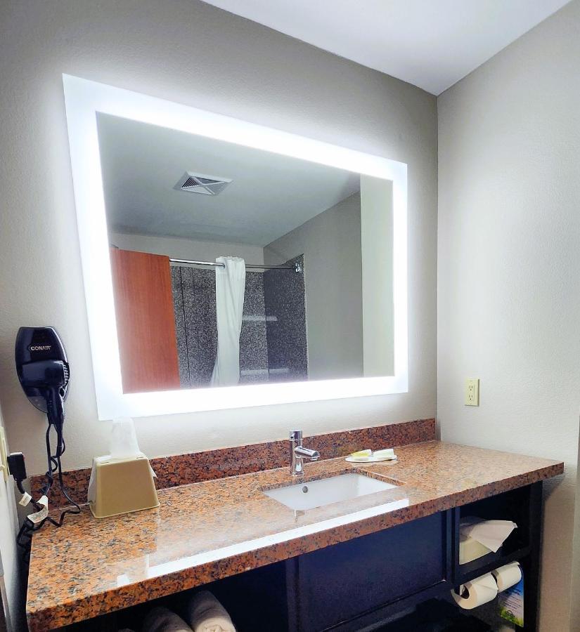 Days Inn & Suites By Wyndham Russellville Exteriör bild