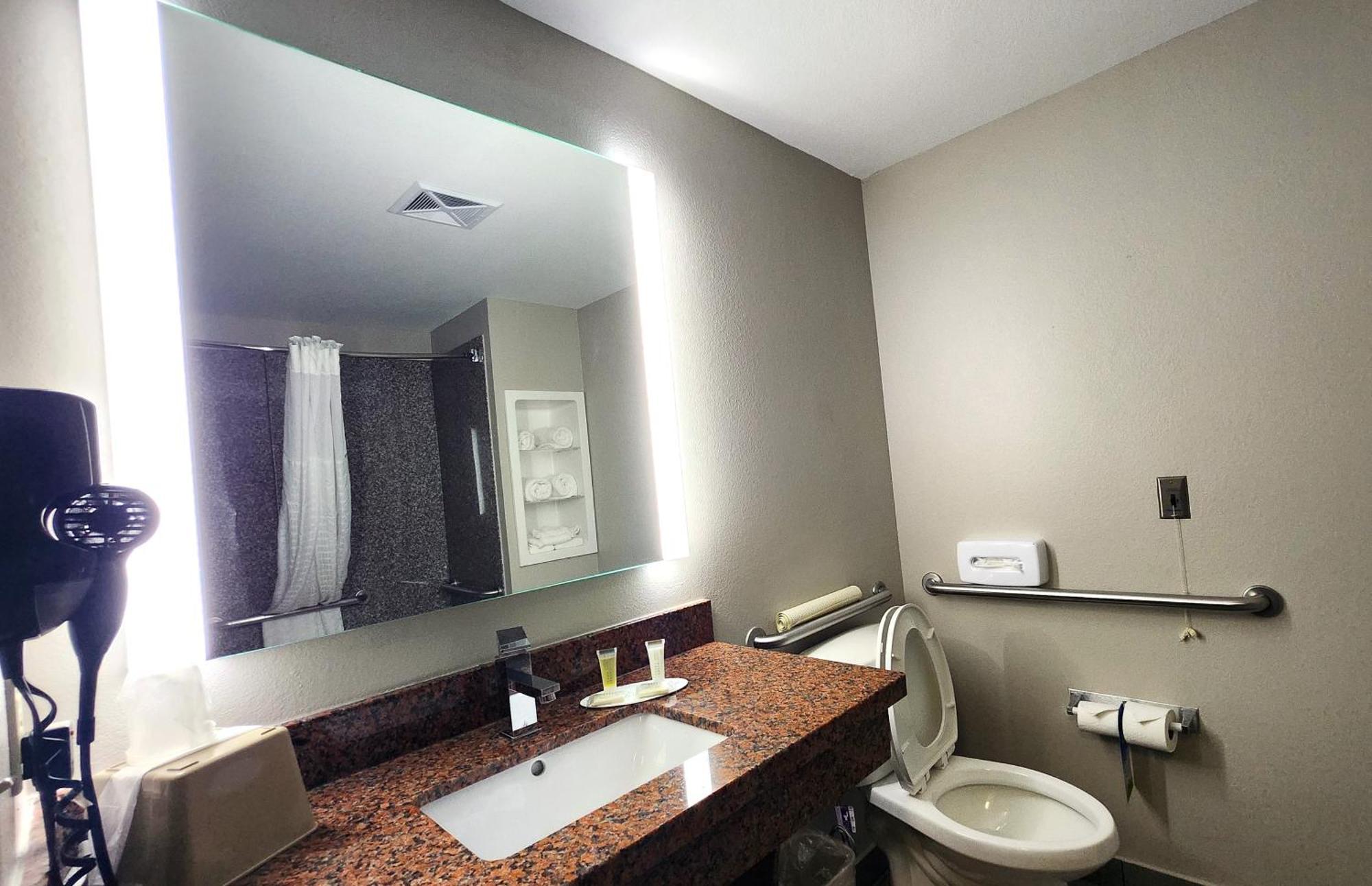 Days Inn & Suites By Wyndham Russellville Exteriör bild